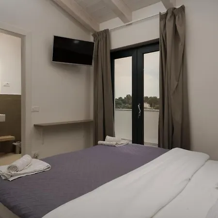 Cala Sonriso For 8 People Near Pula With Heated Pool & Sea View Villa *