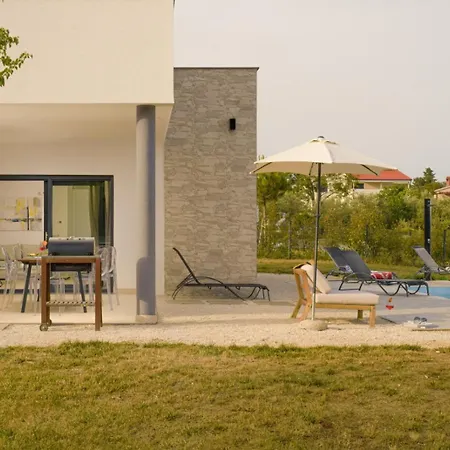Villa Cala Sonriso For 8 People Near Pula With Heated Pool & Sea View *