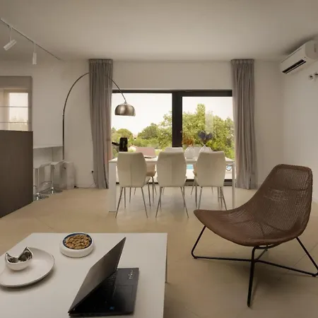 Cala Sonriso For 8 People Near Pula With Heated Pool & Sea View *