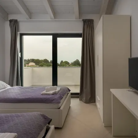 Cala Sonriso For 8 People Near Pula With Heated Pool & Sea View * Krnica