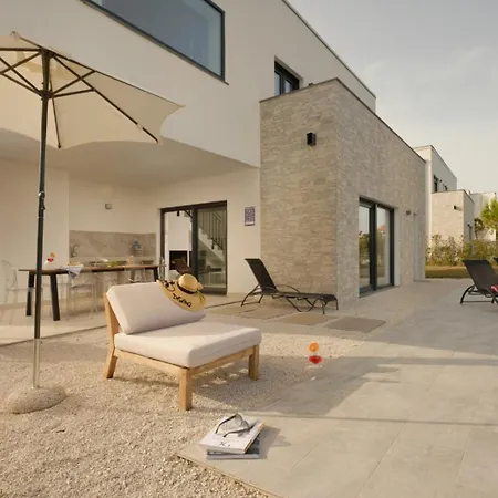 Villa Cala Sonriso For 8 People Near Pula With Heated Pool & Sea View *